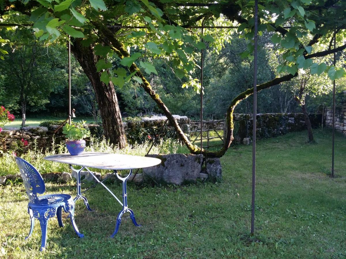 Bed and Breakfast Les Roulottes Du Lot Gramat Exterior foto
